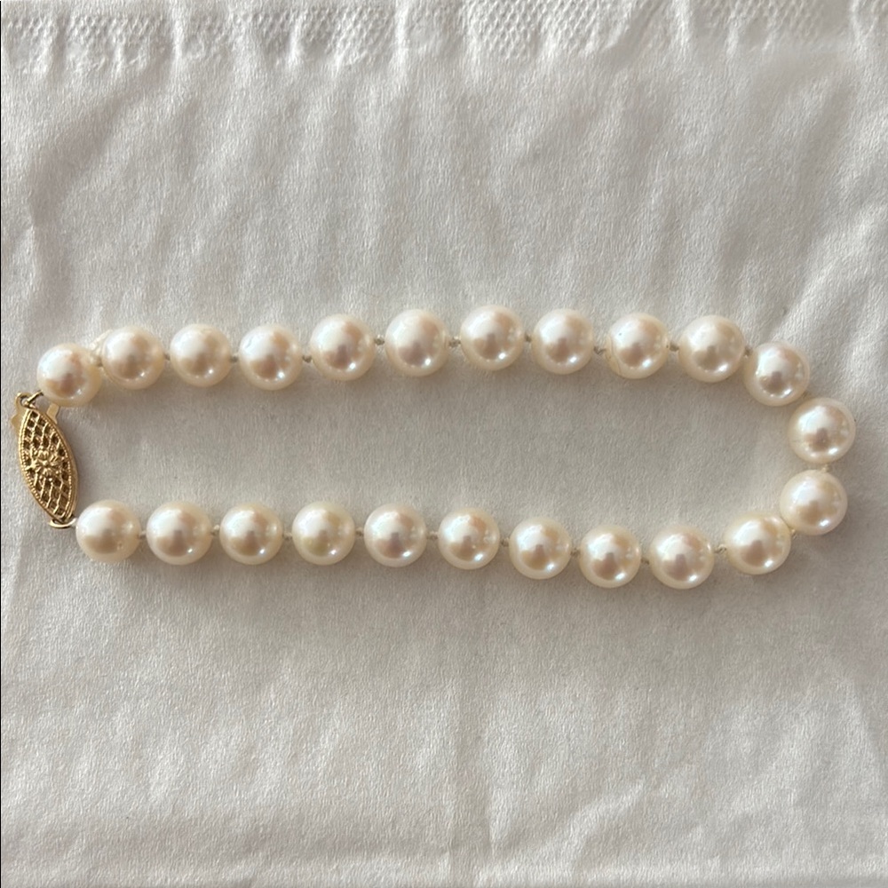 Elegant Genuine Pearl Bracelet with Gold Clasp